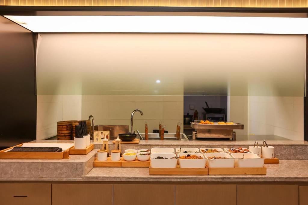 Ji Hotel Shanghai Xujiahui Eksteriør billede